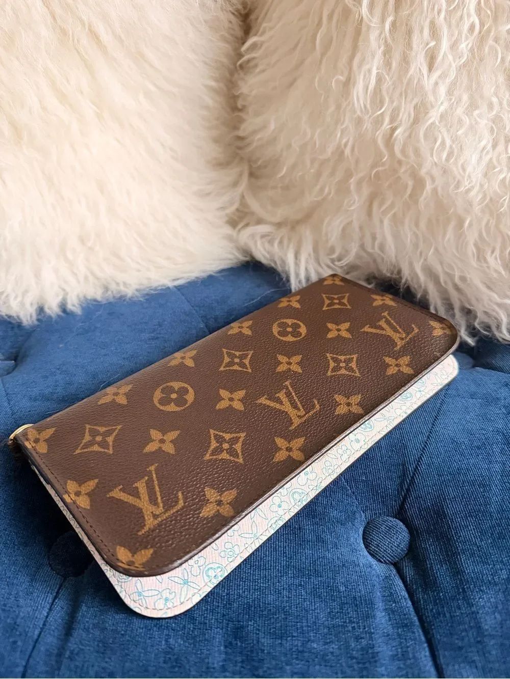 OUISโVUITTON
MonogramโCanvas Fleuri Insolite Wallet